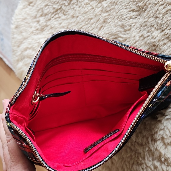 Gorgeous NWOT Dooney & Bourke Tartan Plaid Clutch 🖤💙❤️ - Picture 6 of 14